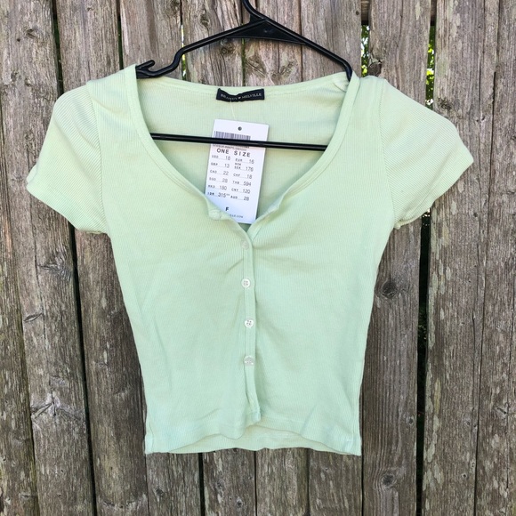 Brandy Melville Tops - Brandy Melville Zelly Top